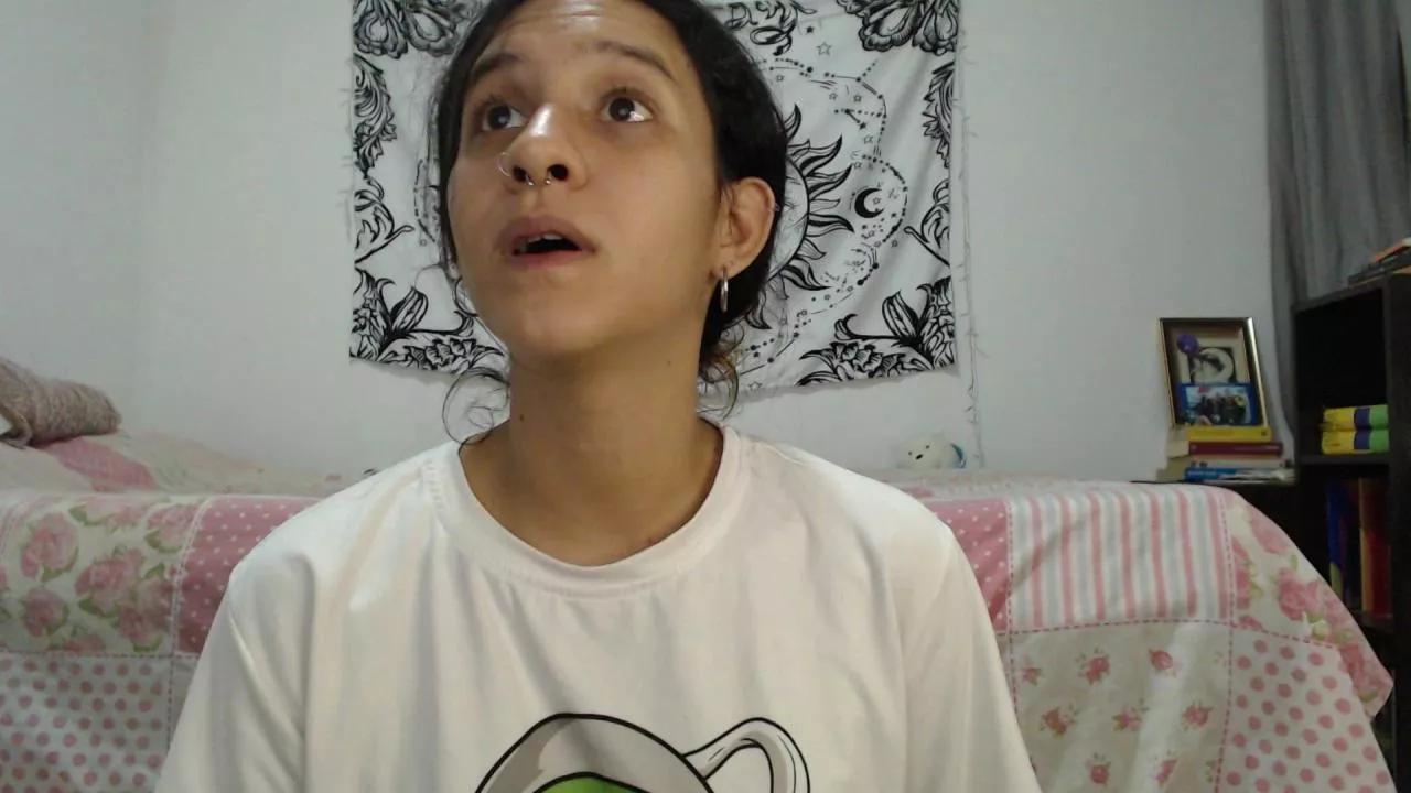 alinawoolf on Cam4 