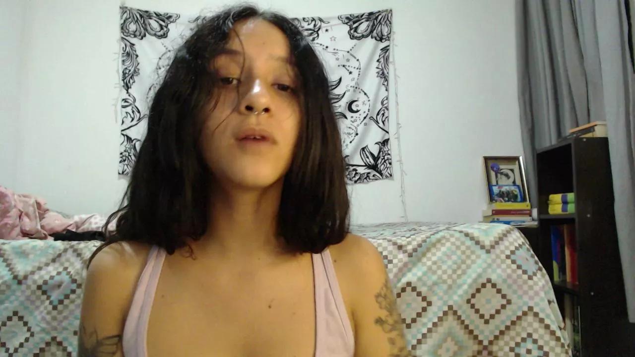 alinawoolf on Cam4 