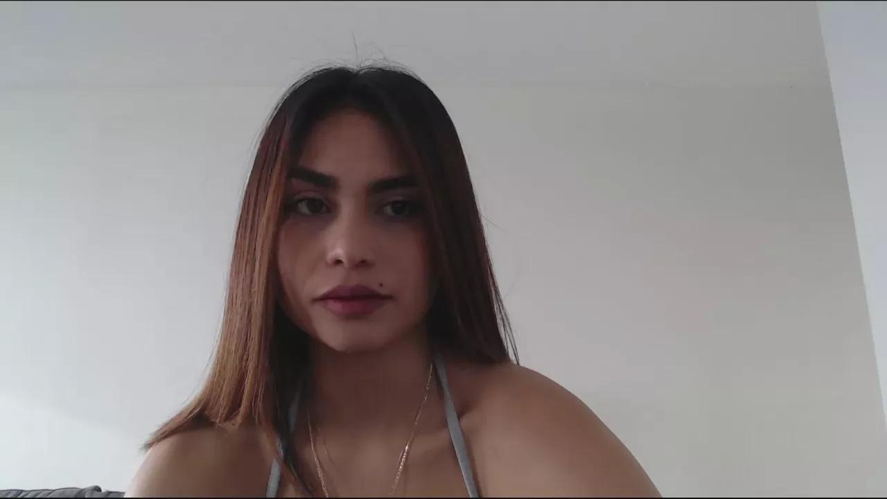 Alishafoxxx on Cam4 
