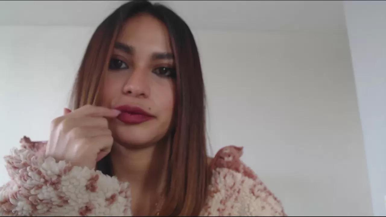 Alishafoxxx on Cam4 