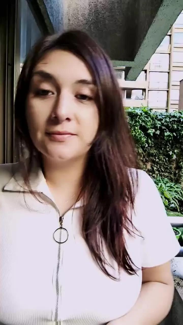 Offline AlmaPagana on Cam4