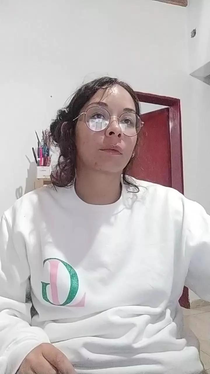 almondwithlove on Cam4 