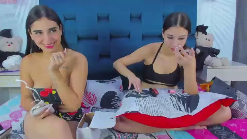 AMAZING_GIRLS on Cam4 