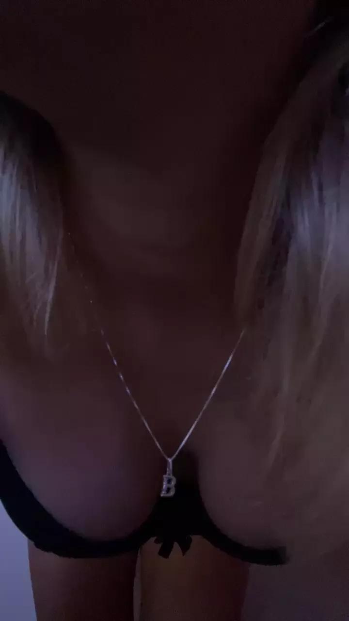 Amoraadoce on Cam4 