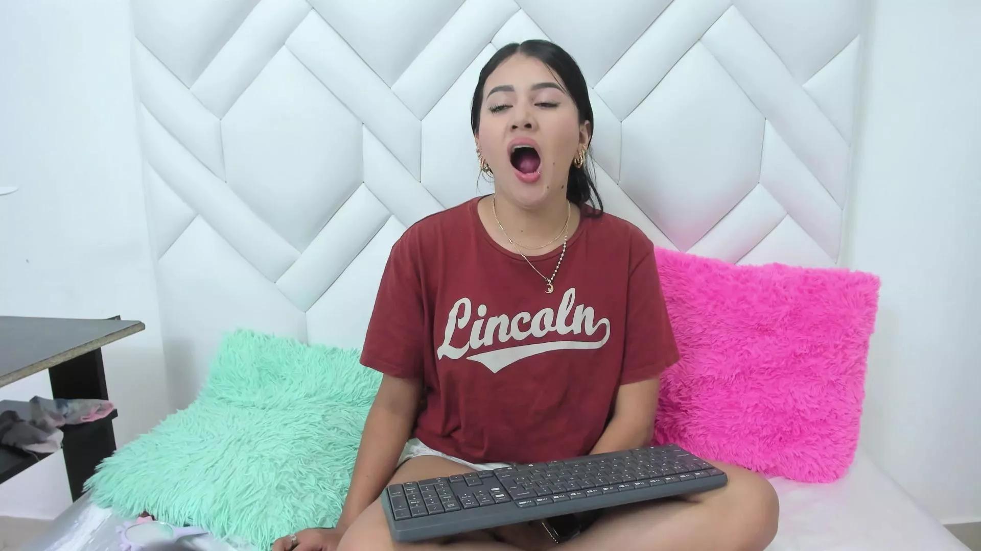 Analia18_ on Cam4 