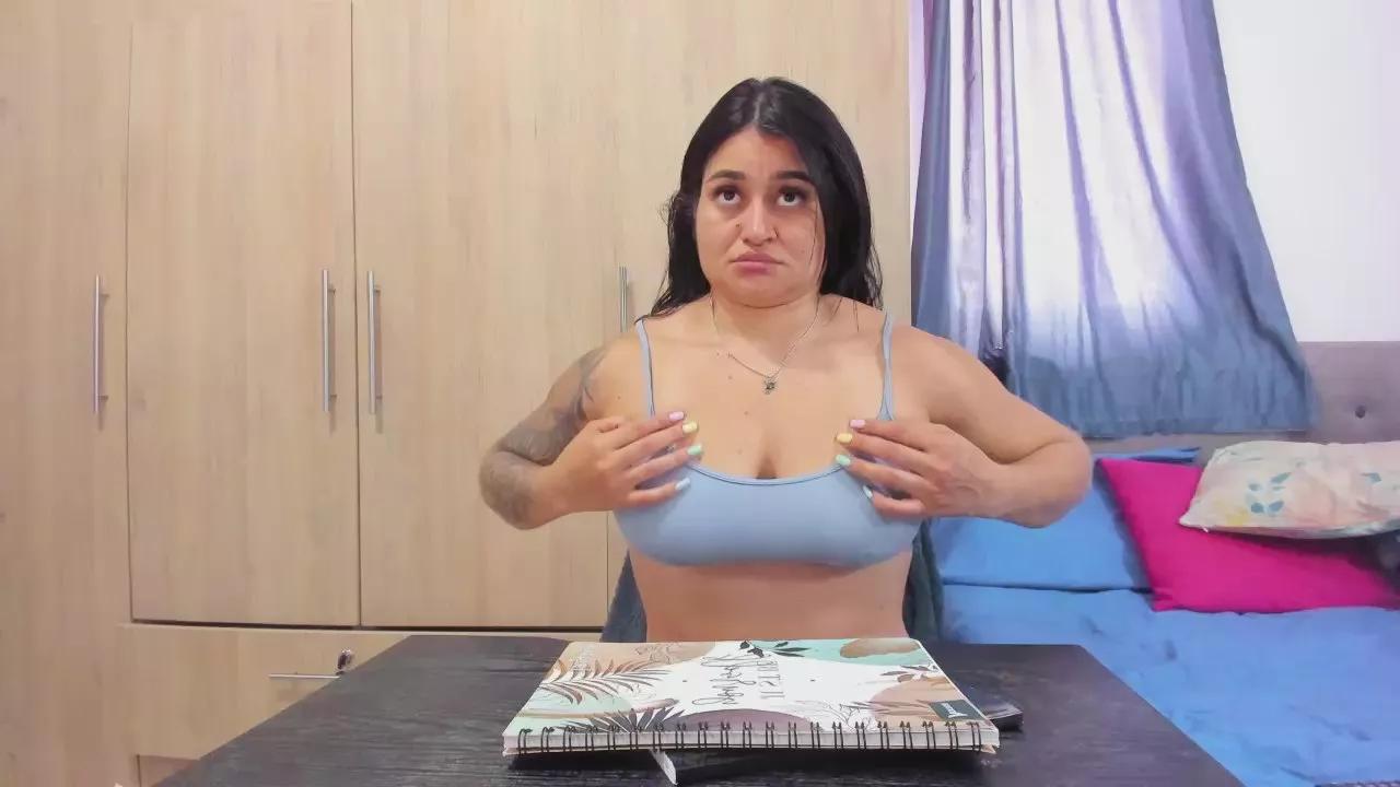 Offline Andrea_trujillo on Cam4