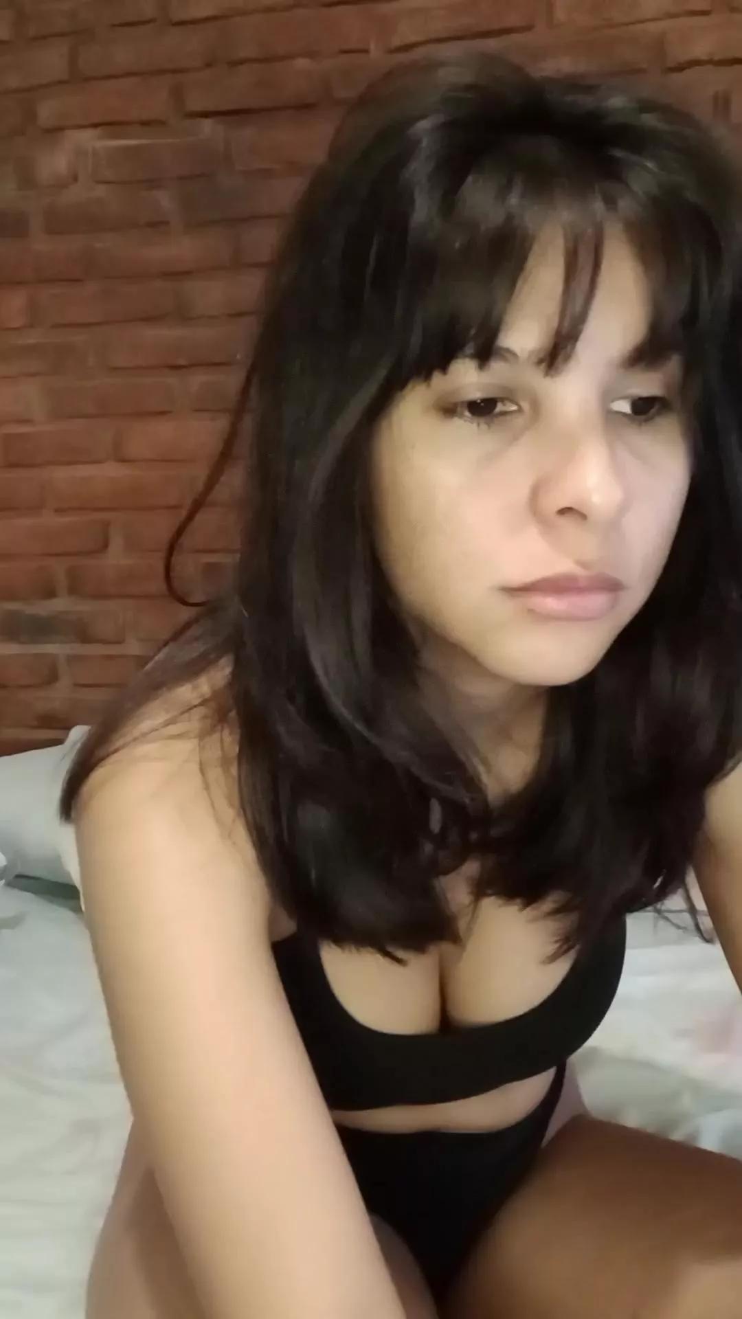 Apriilhot on Cam4 