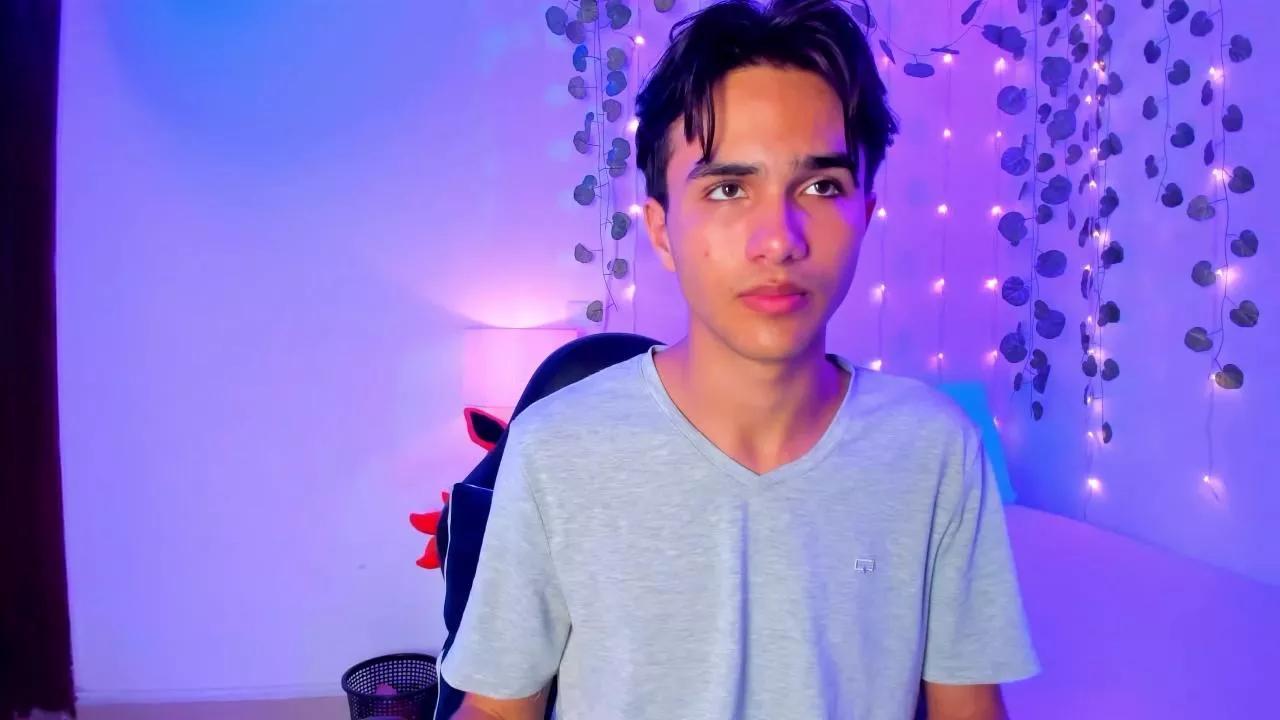 attlas_01 on Cam4 