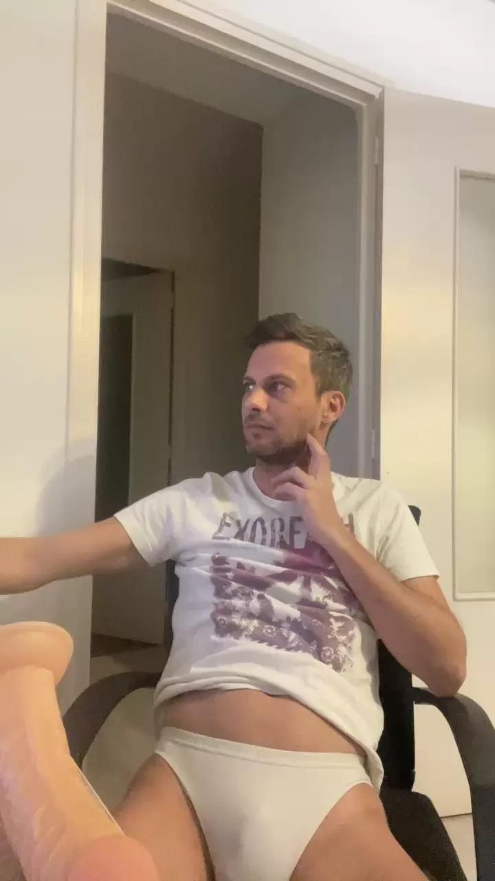 Babyboy2021xxx on Cam4 