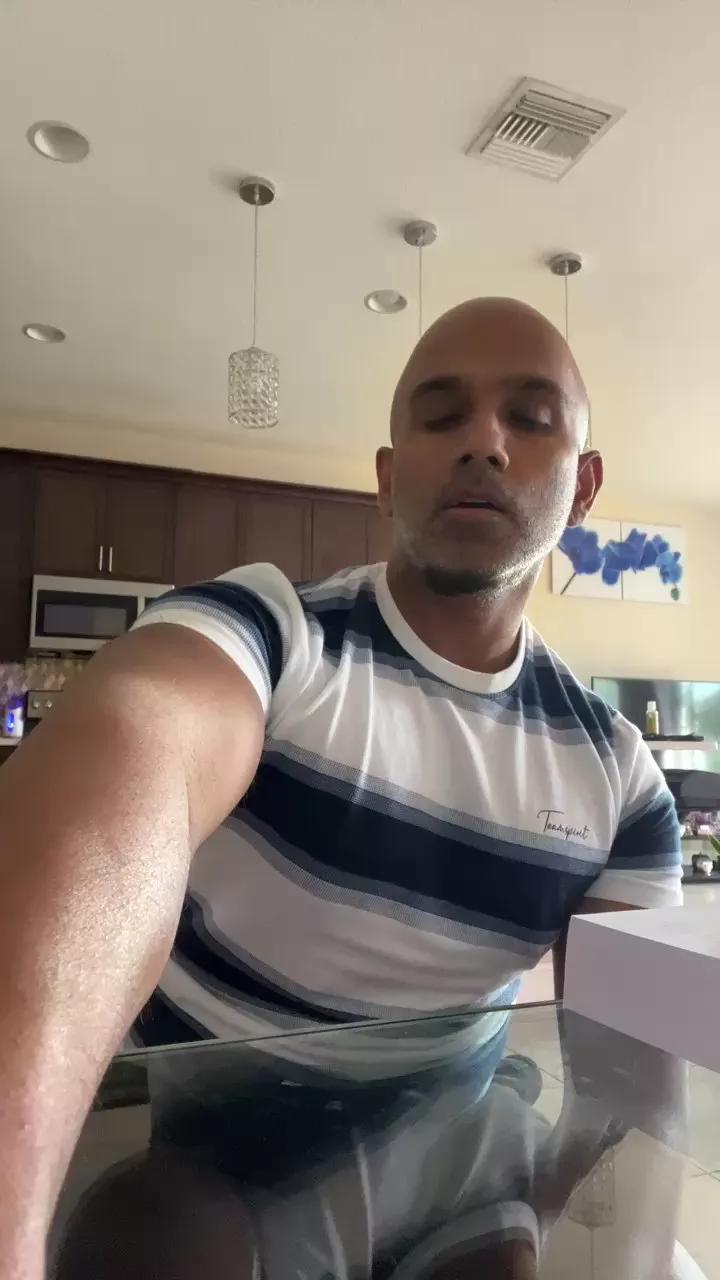 Beachmusclefit on Cam4 