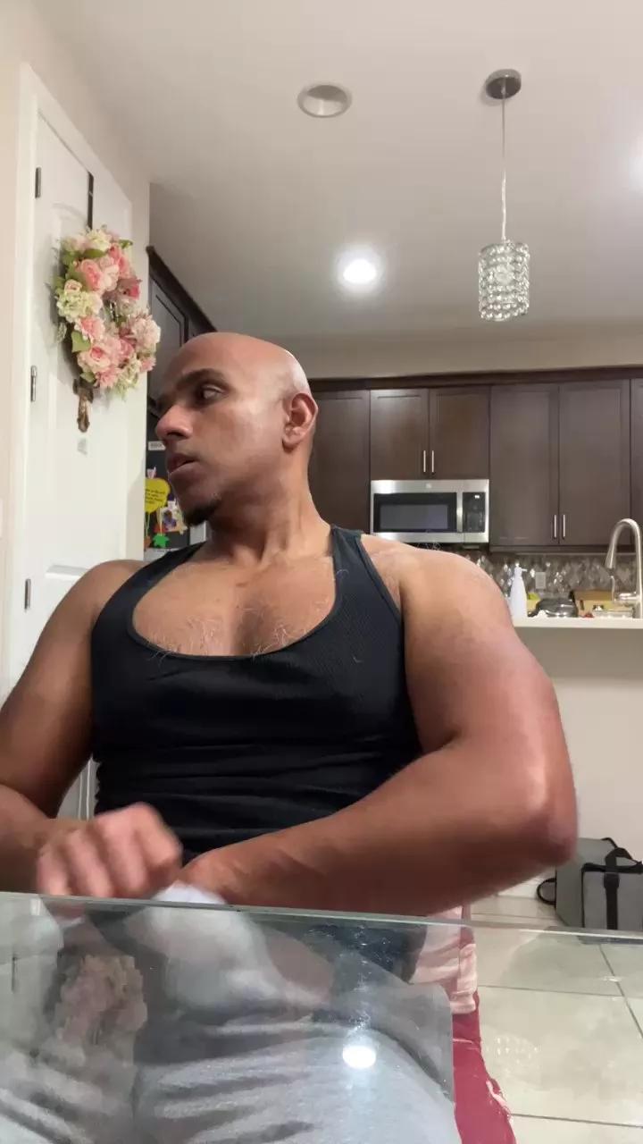 Beachmusclefit on Cam4 