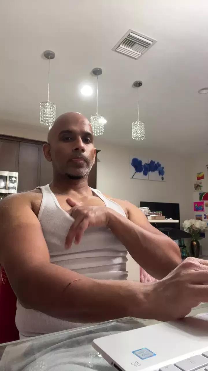 Beachmusclefit on Cam4 