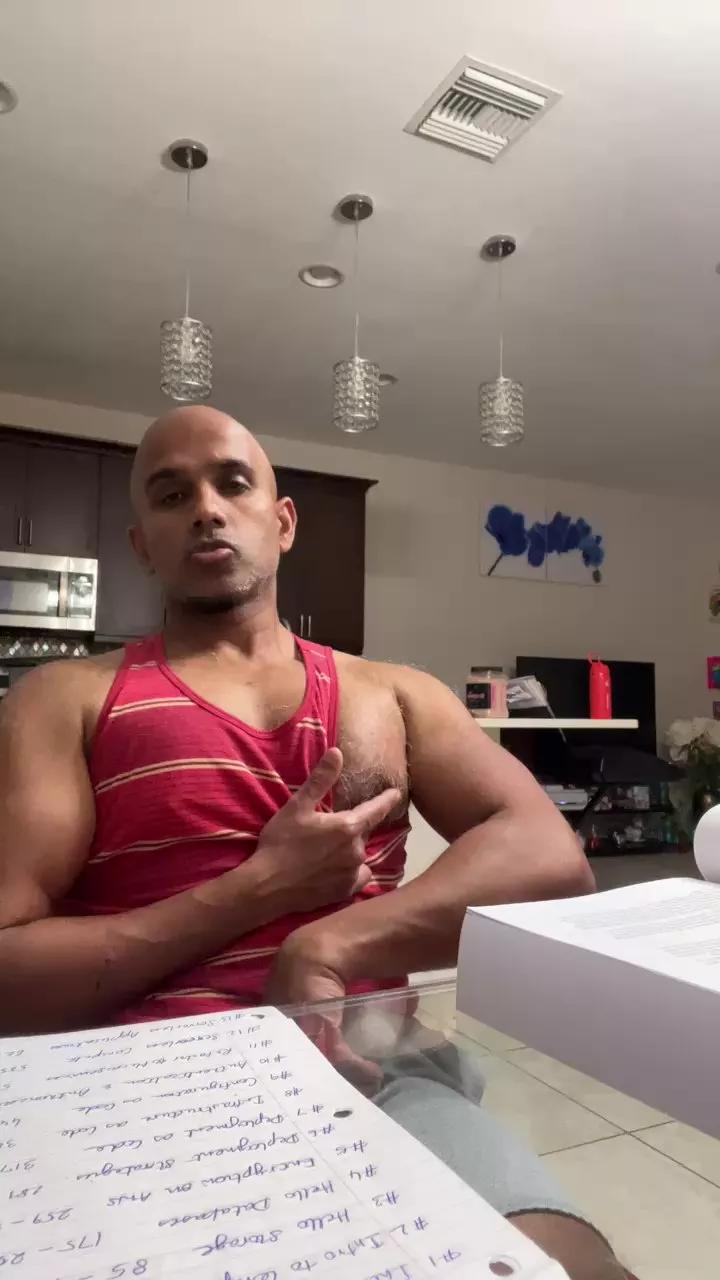 Beachmusclefit on Cam4 