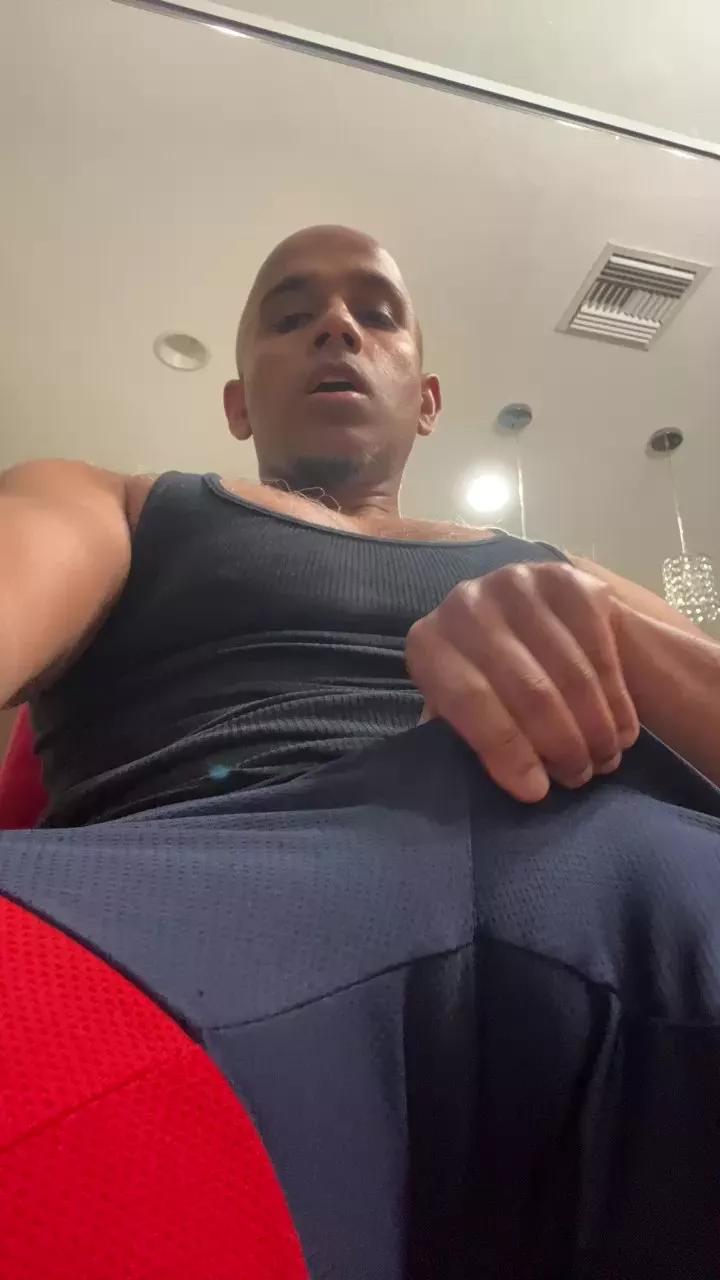 Beachmusclefit on Cam4 