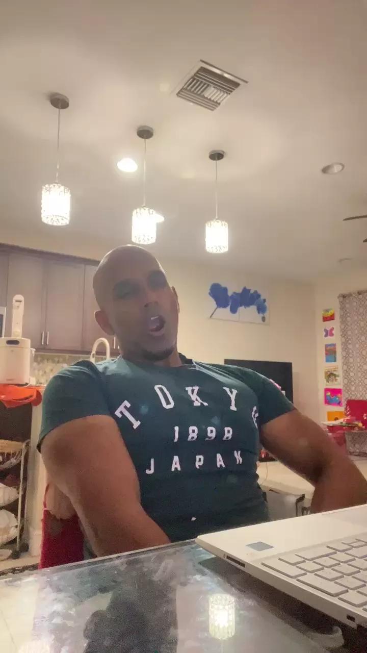 Beachmusclefit on Cam4 