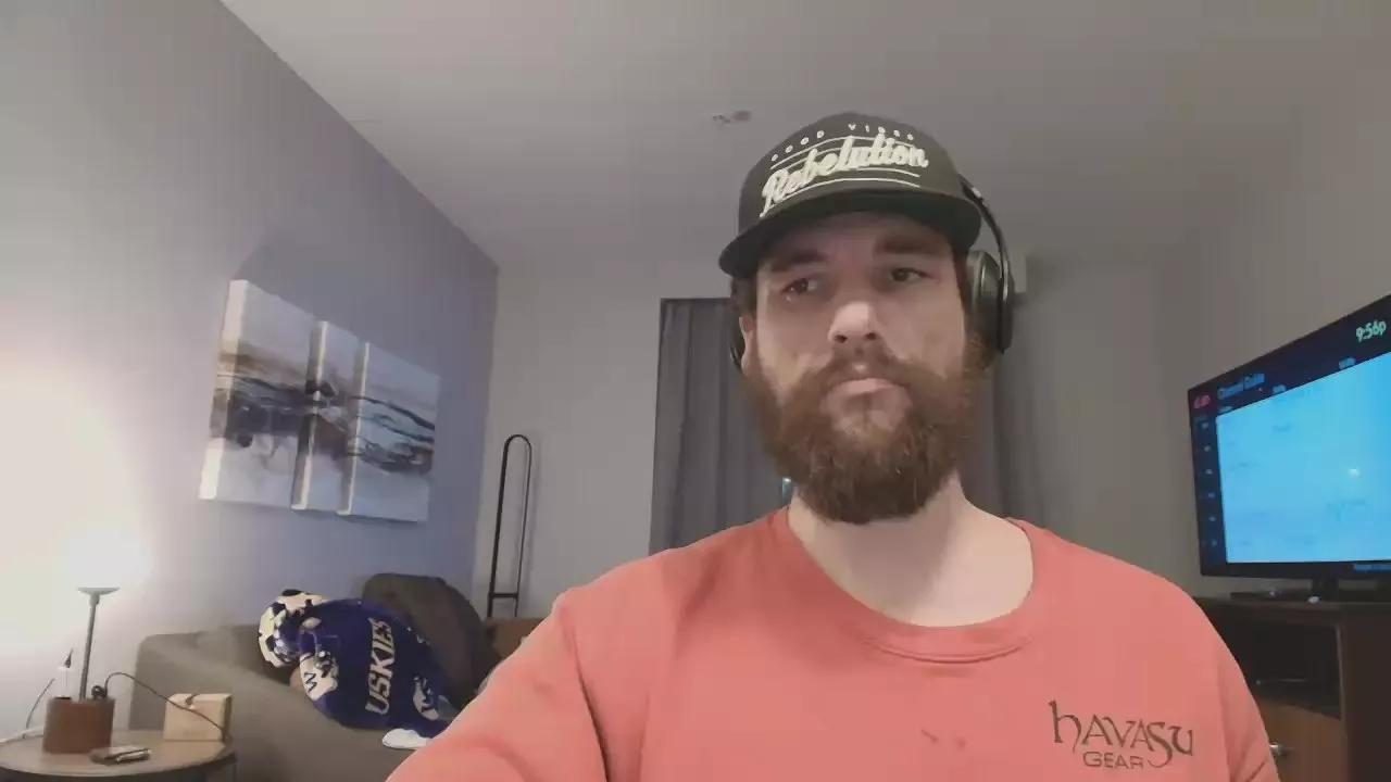Beardedveteran on Cam4 