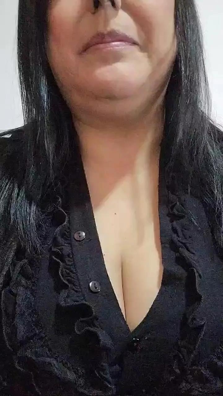 Bellaa2025 on Cam4