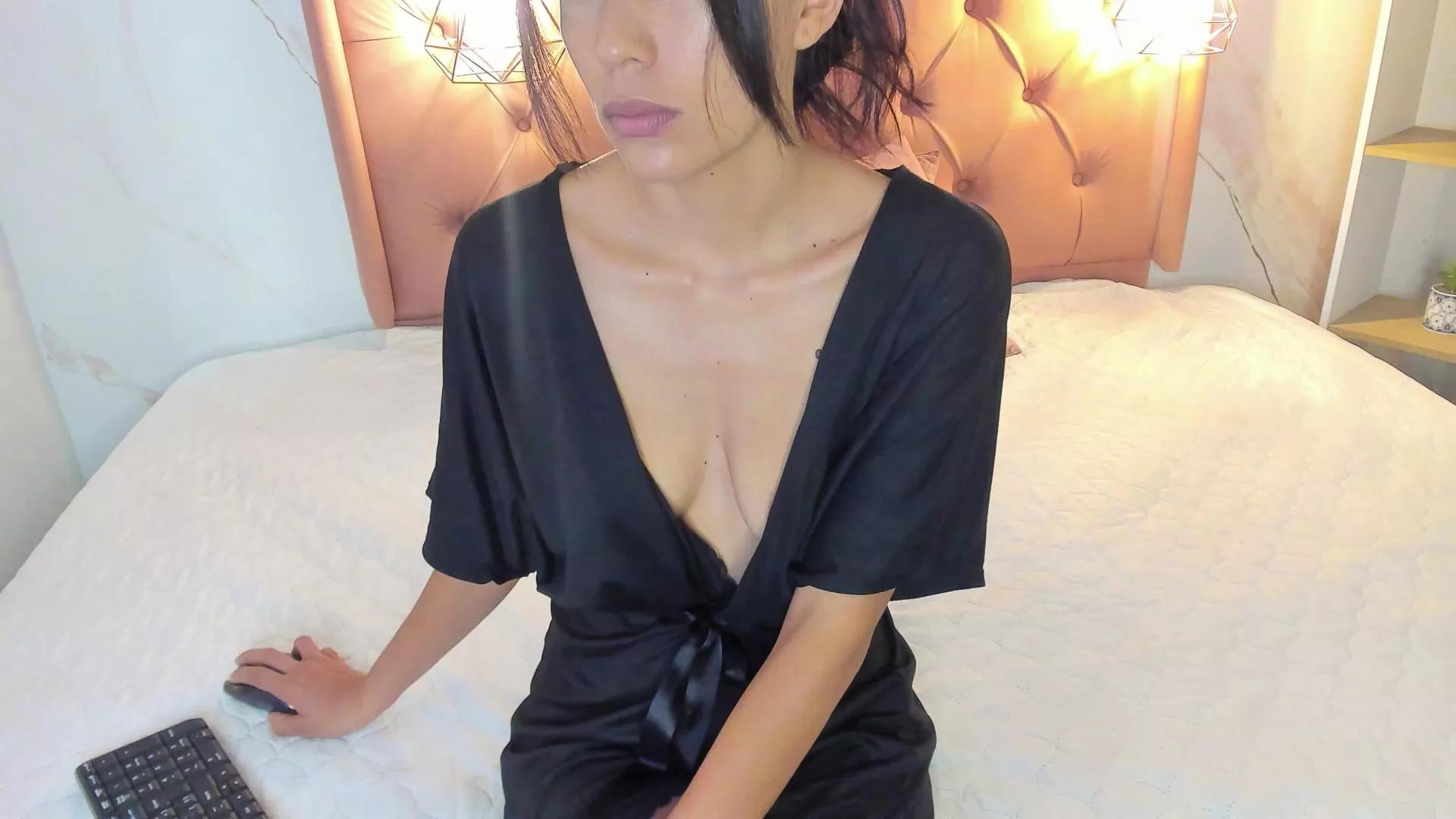 Bellarohs on Cam4 