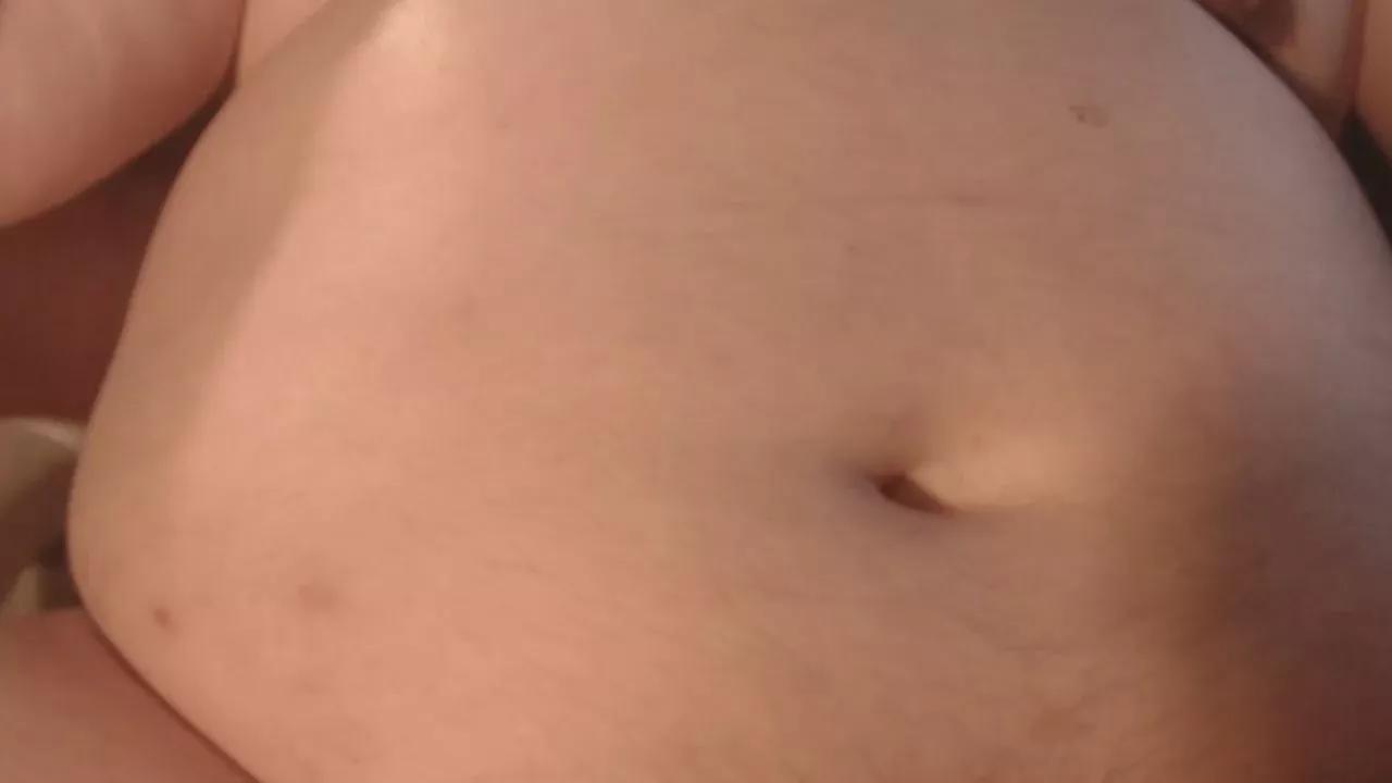 Offline bellyasian on Cam4