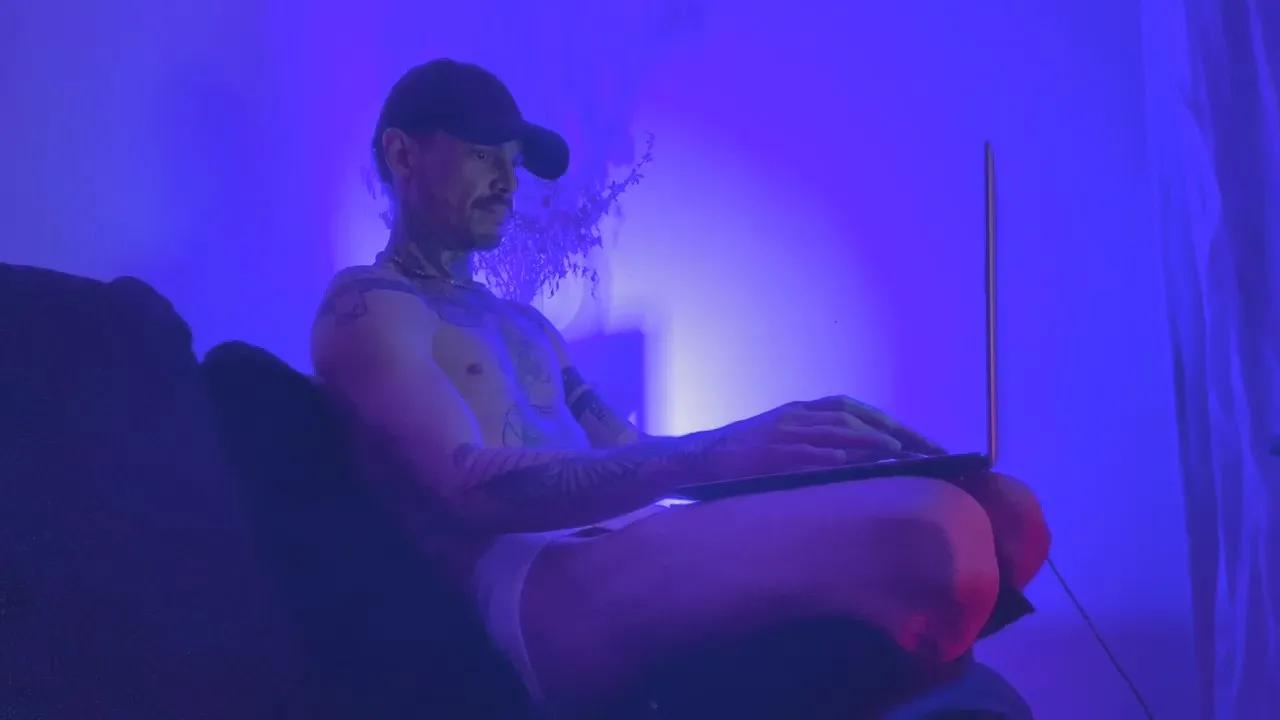 Offline BerlinTechnoMad on Cam4