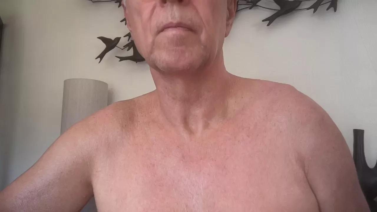 Offline Bernie2620 on Cam4