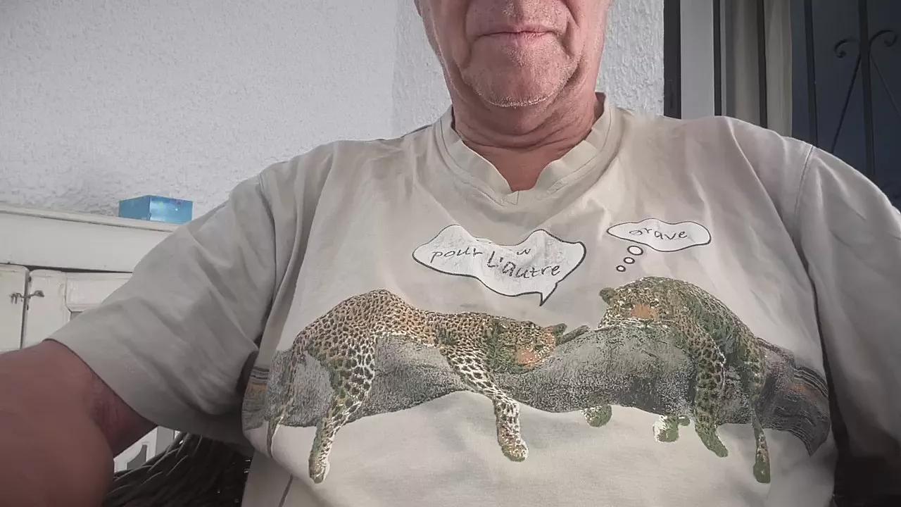 Offline Bernie2620 on Cam4