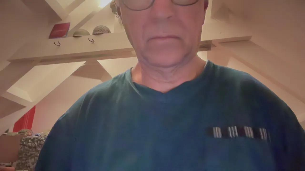 Offline Bernie2620 on Cam4