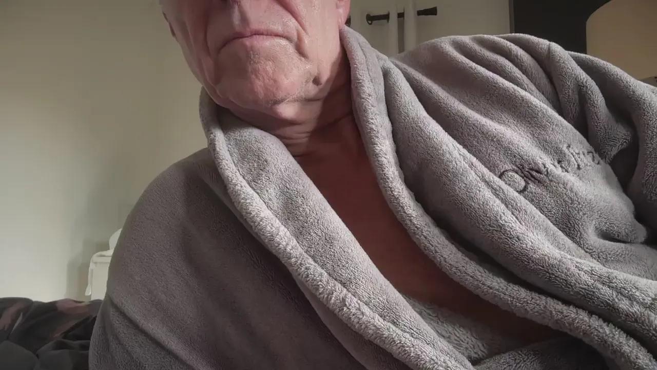 Offline Bernie2620 on Cam4