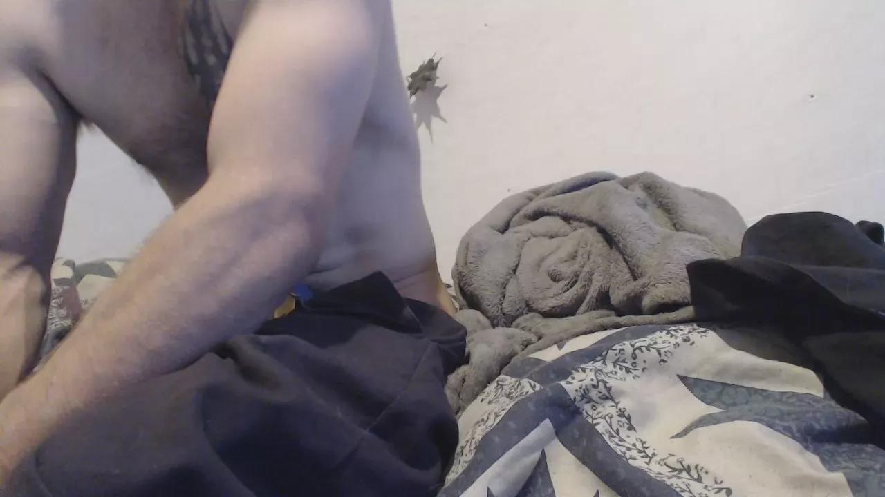 bigBUZZZZ69 on Cam4 