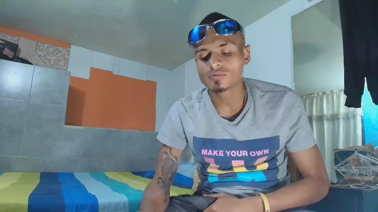 Bigcentauro23 on Cam4 