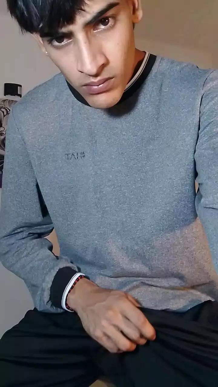 biglatinhard23 on Cam4 