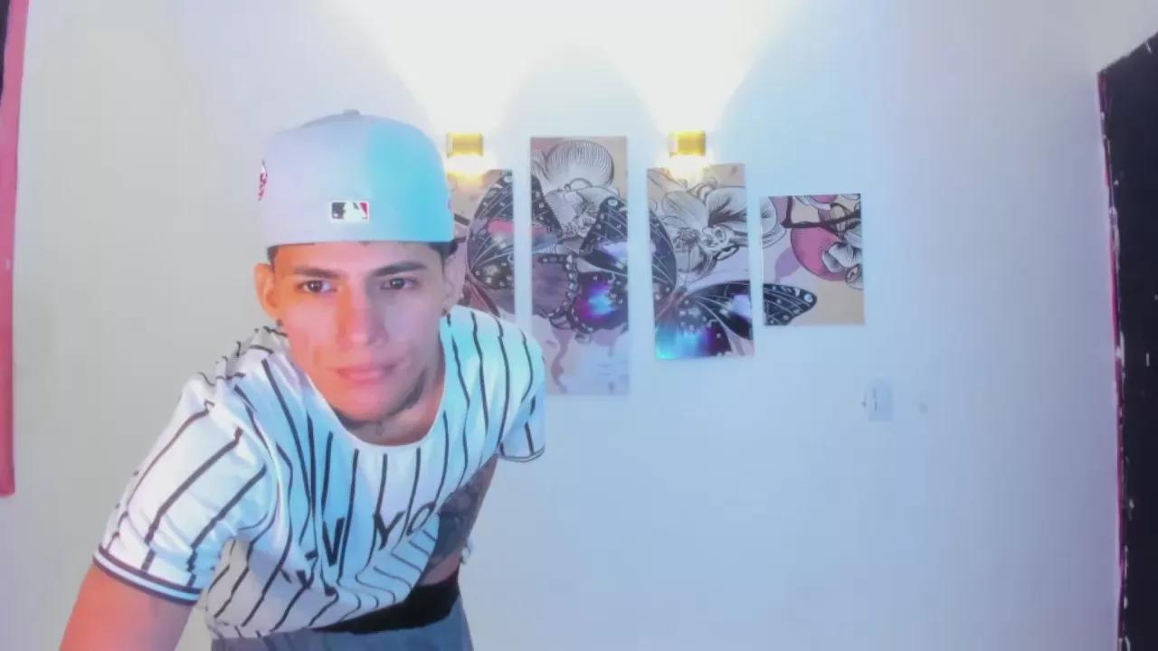 biglatinhard23 on Cam4 