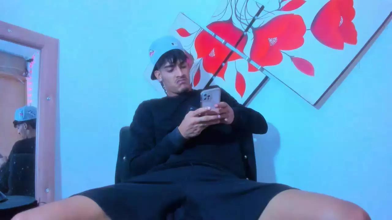 biglatinhard23 on Cam4 