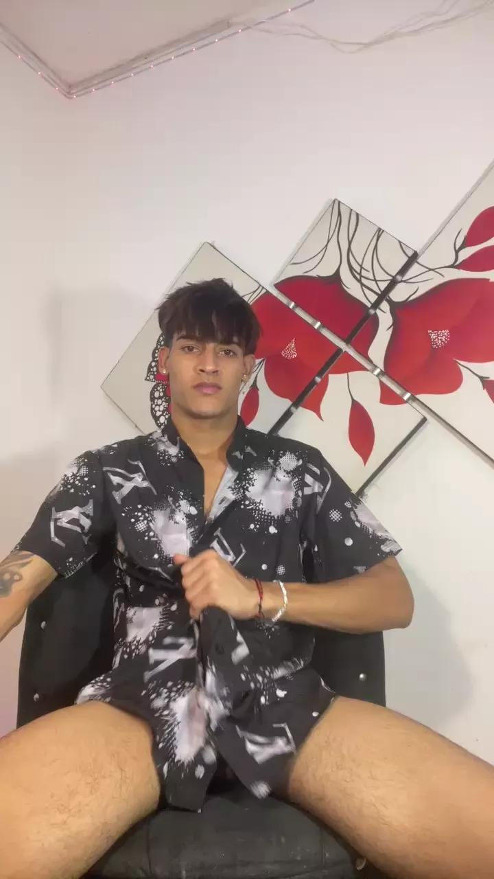 biglatinhard23 on Cam4 