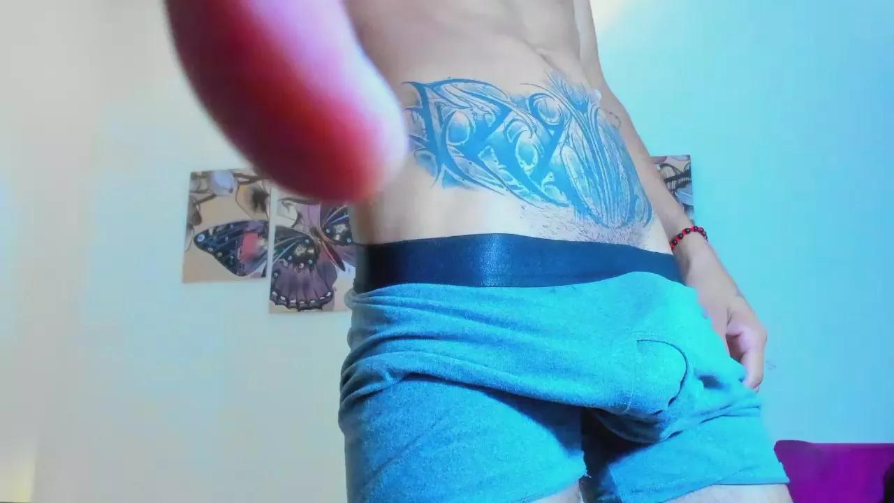 biglatinhard23 on Cam4 