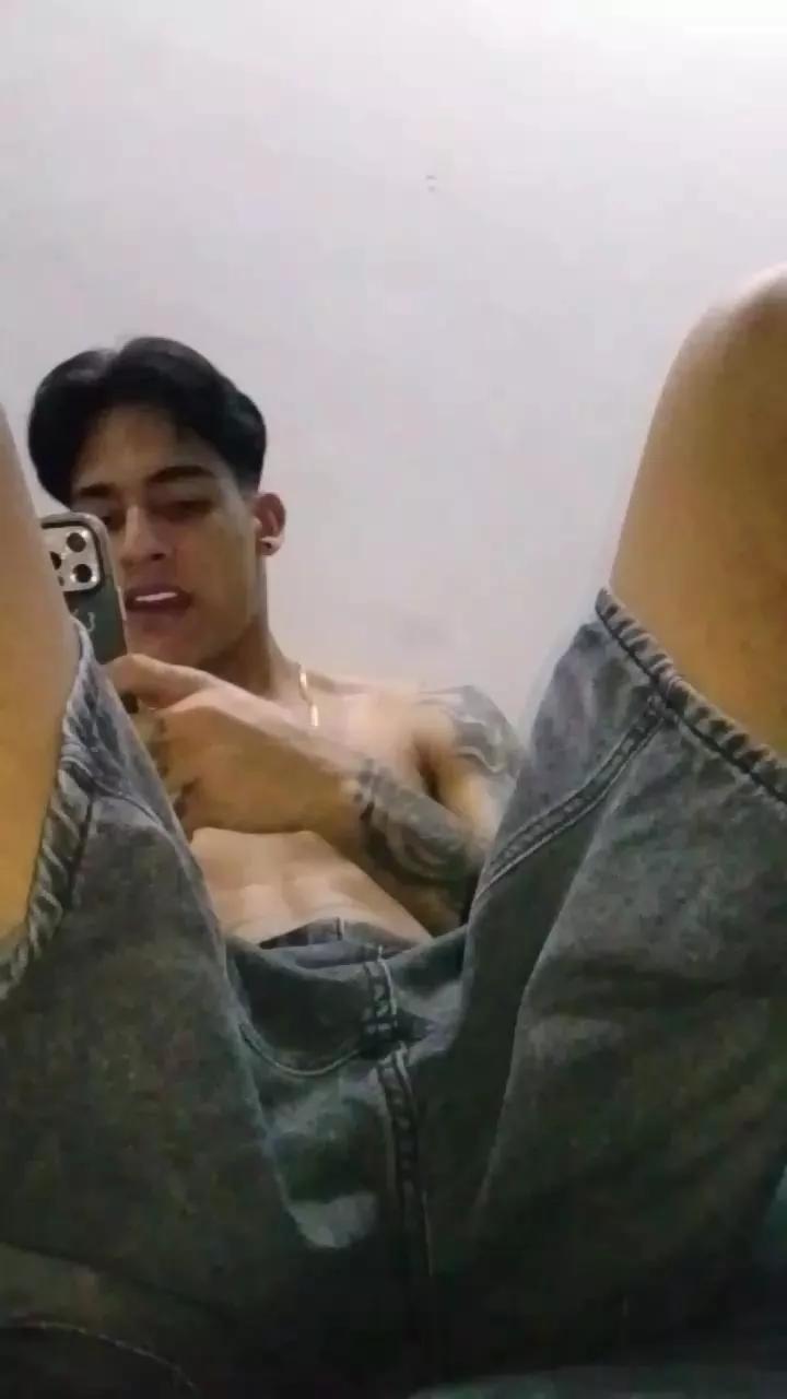 biglatinhard777 on Cam4