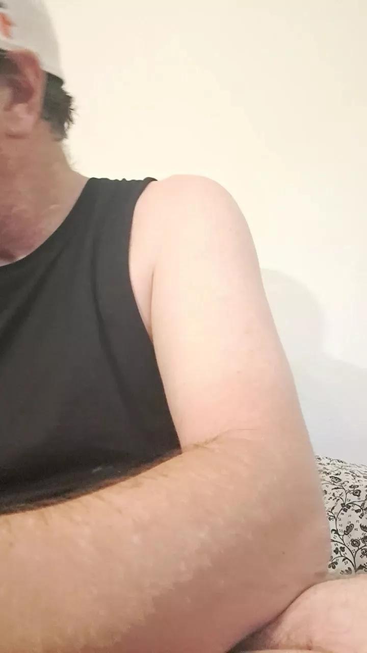 bitemypillo1 on Cam4 