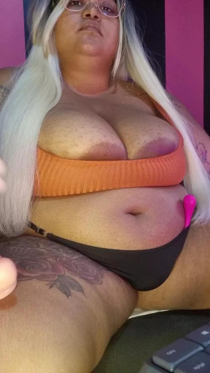 BlackQueen1992 on Cam4 