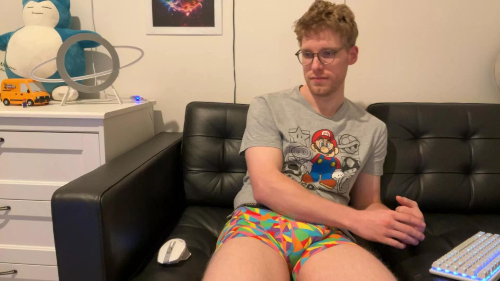BlueEyedTallGuy on Cam4 