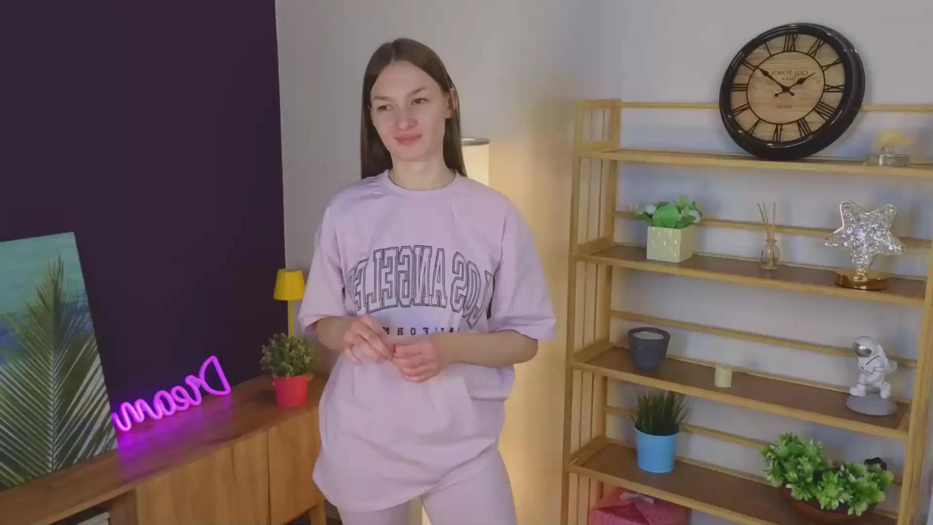 Freechat BonnieHelling on Cam4