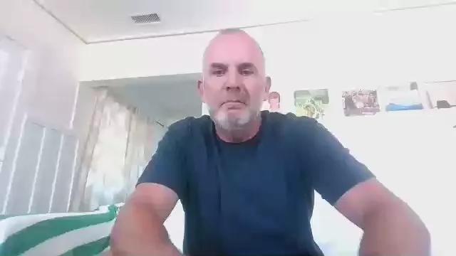 Offline boreddad2023 on Cam4