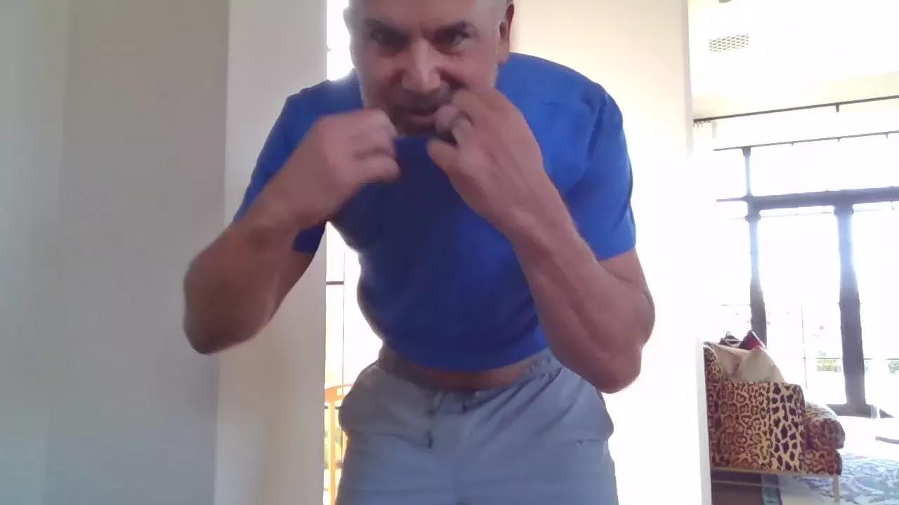 Offline boreddad2023 on Cam4