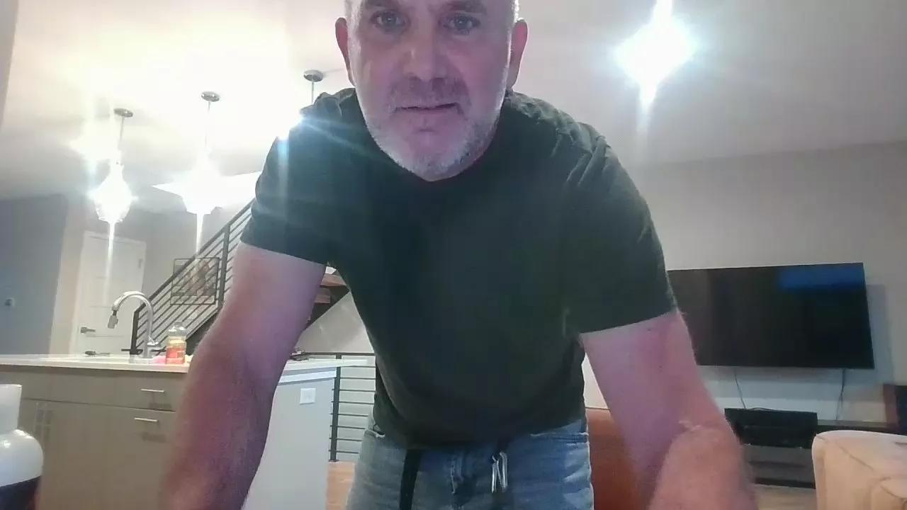 Offline boreddad2023 on Cam4