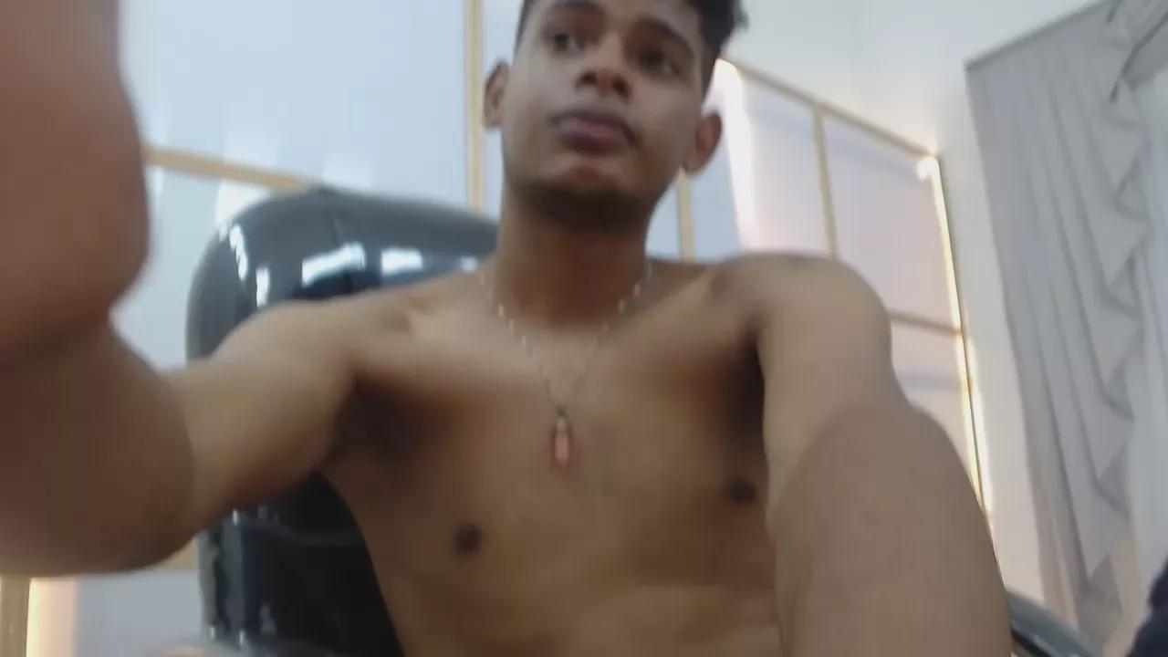 boylittle19cmm on Cam4 