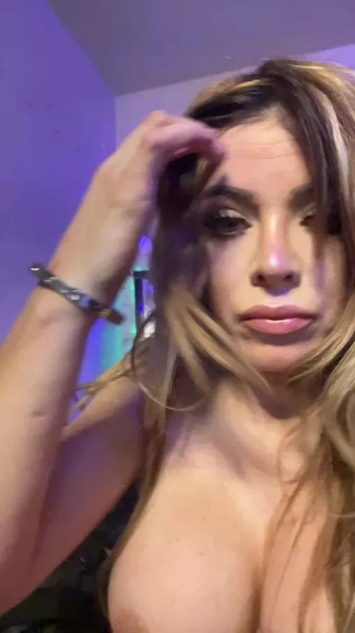 breababee on Cam4 
