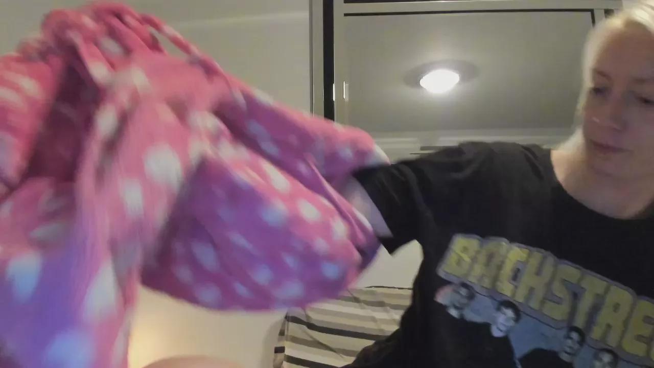 British_Kim on Cam4 
