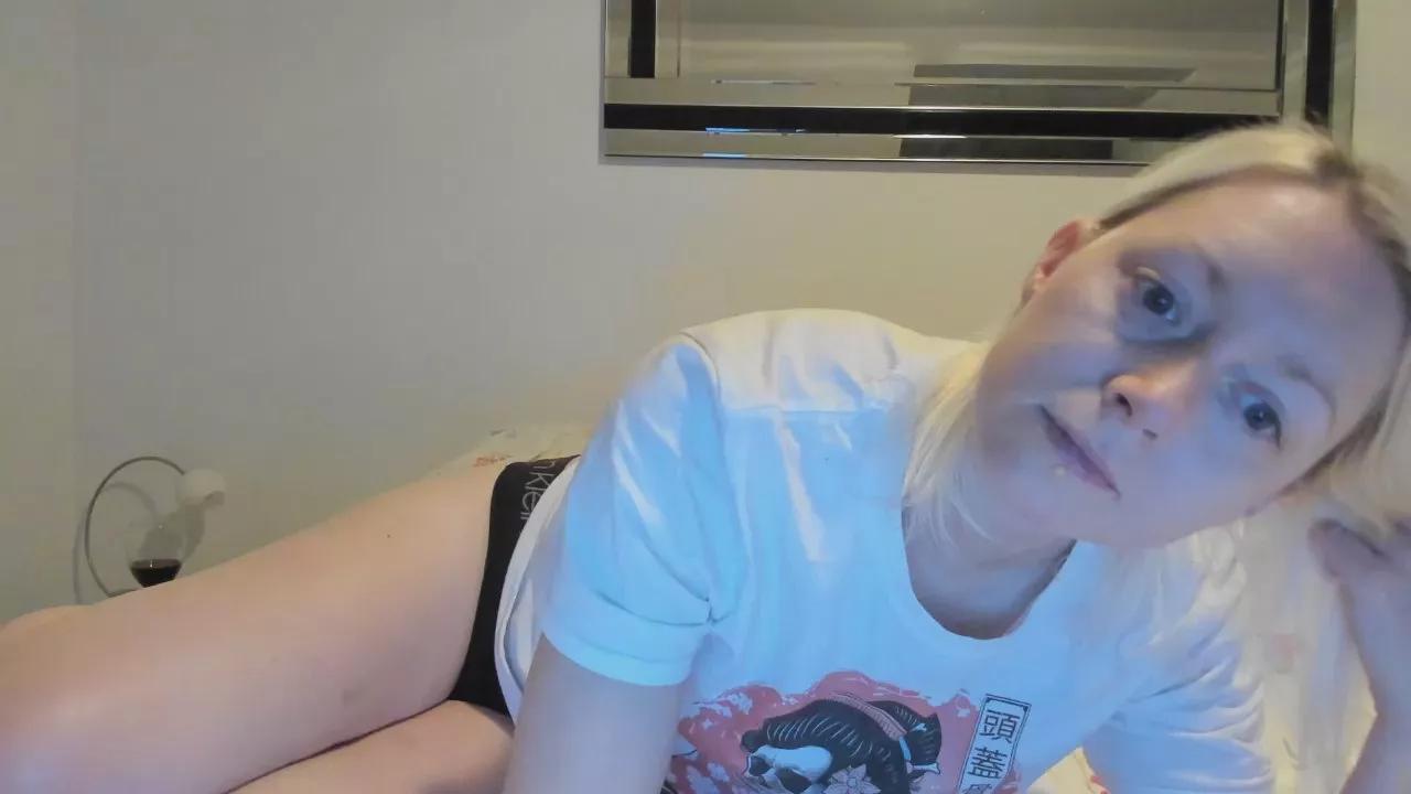 British_Kim on Cam4 