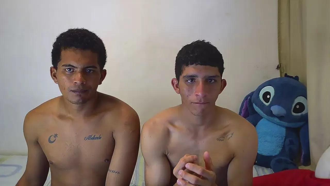 brown_and_white on Cam4
