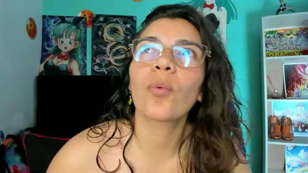 bulma_hot_ on Cam4 