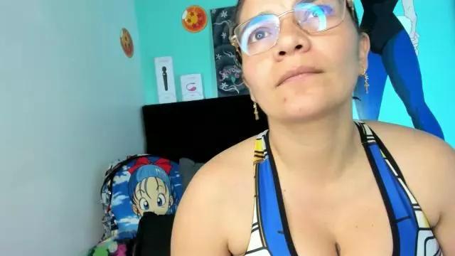 bulma_hot_ on Cam4 